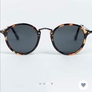 Round tortoiseshell sunglasses
